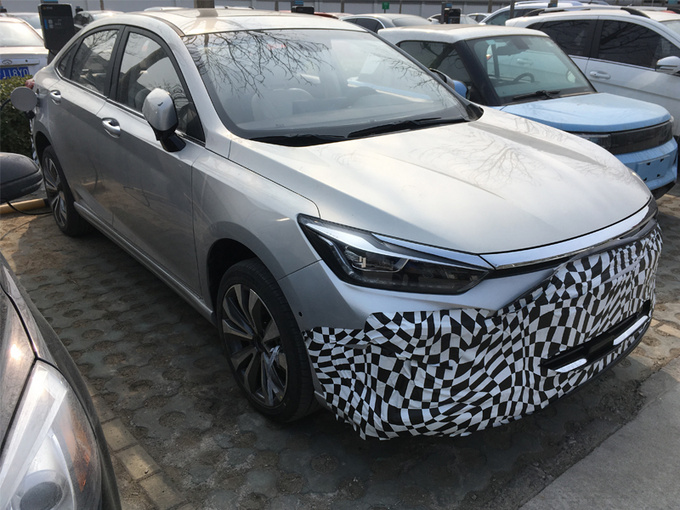 绅宝智道电动版曝光 比特斯拉Model3大 6月上市-图3