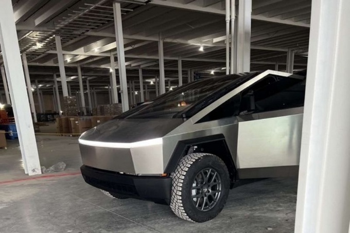特斯拉Cybertruck量产版最新谍照曝光-图1
