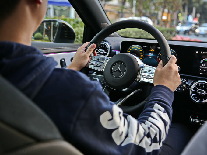 新生代豪华轿车刷爆广州朋友圈_奔驰a级_导购信息-网上车市