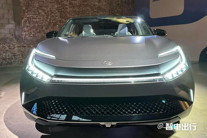 丰田新跨界SUV曝光尺寸接近RAV4荣放 或命名bZ2X-图2