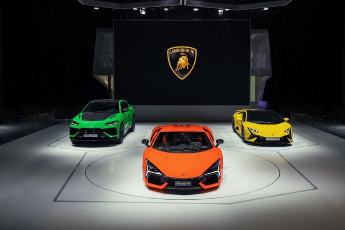 车展:兰博基尼全新revuelto亚太首秀 首款hpev高性能v12超跑-今日金坛