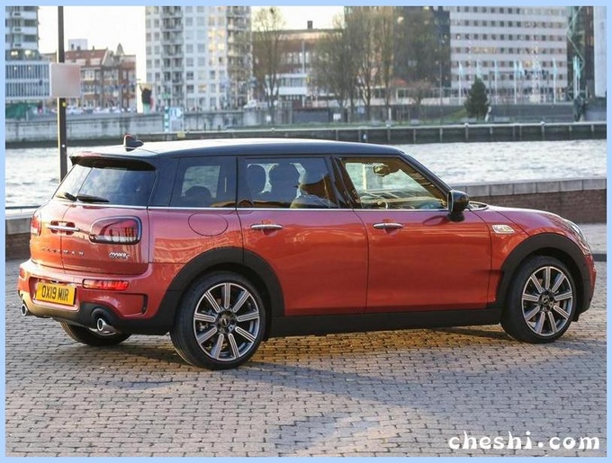 新款MINI CLUBMAN实车曝光换装全新尾灯组-图2