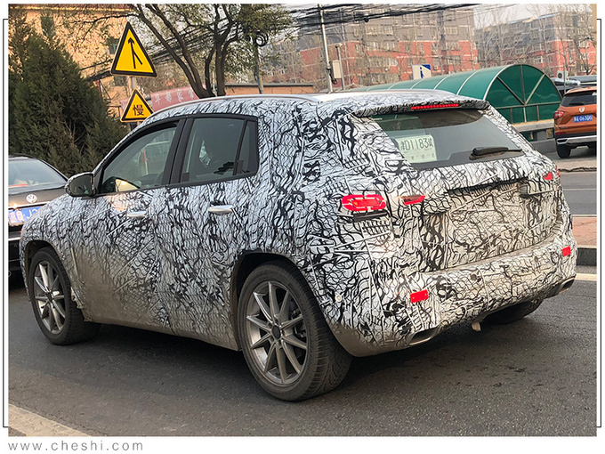 奔驰明年至少推10款新车 全新GLA最低26万就能买-图3