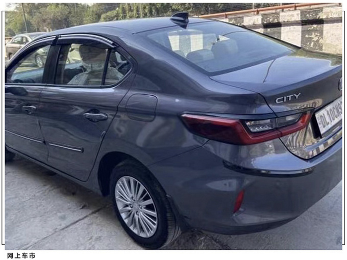 本田“小号雅阁”实车街拍 搭1.0T引擎/内饰简洁！-图2