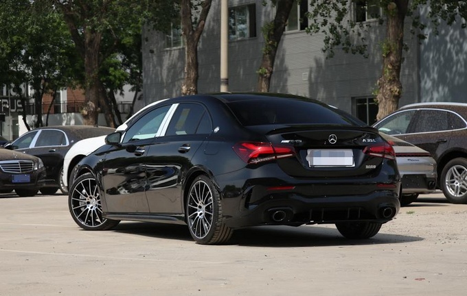 新款梅赛德斯-AMG A35L上市 售39.98万/4.9秒破百-图3