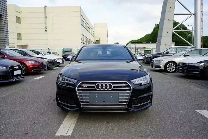 进口2018款奥迪s4顶配轿车 米索斯黑色特价