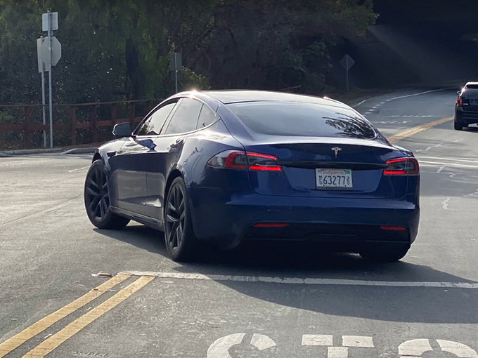 特斯拉model s plaid路试谍照曝光!极致空气套件