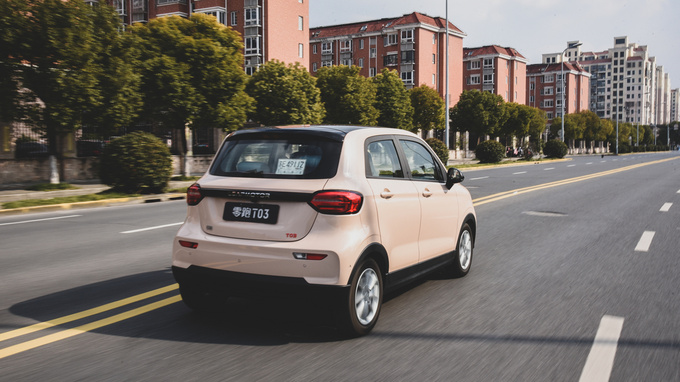 绝了这辆8万的电动小车比我20万的新能源配置还高