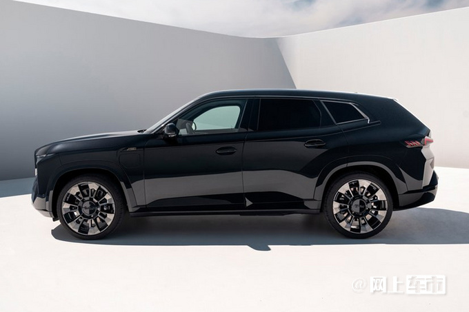宝马全新高性能SUV XM预售236万搭4.4T插混动力-图5
