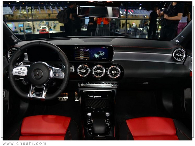 国产豪华性能车奔驰AMG A 35 L 39.98万起售-图1