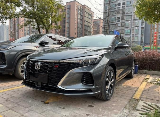 长安新款逸动plus实拍外观更运动月底就上市