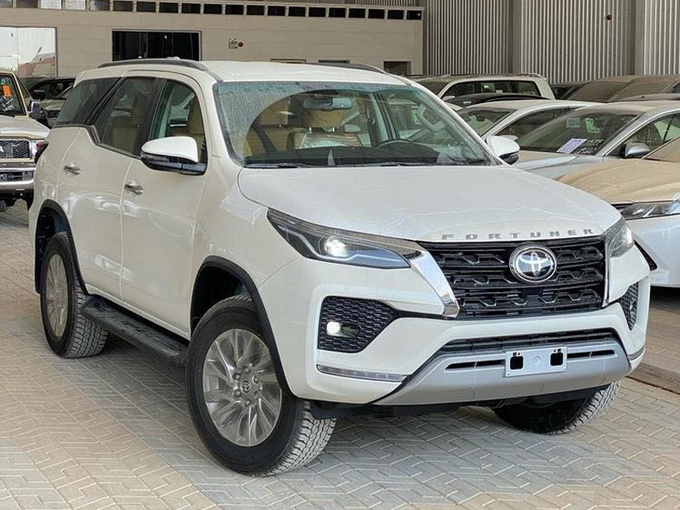 丰田新小号普拉多实拍搭28t外观更硬派