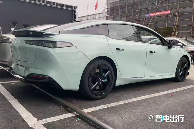 昊铂Hyper GT 6月19日上市 充电15分钟续航350km-图3
