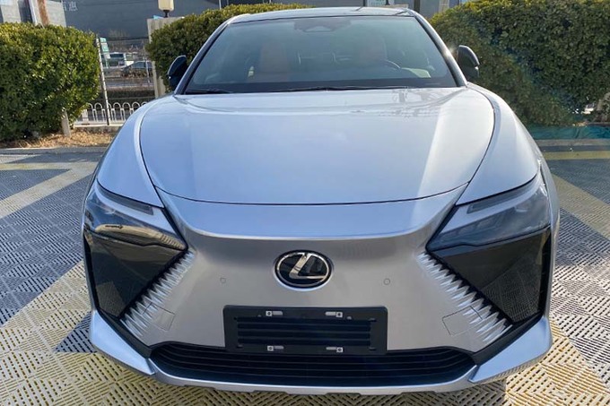 雷克萨斯RZ到店实拍年内发布 海外售价约54万人民币-图2