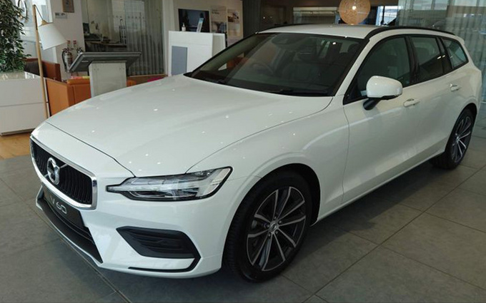 沃尔沃V60海外实拍搭2.0T轻混旅行车外观-图1