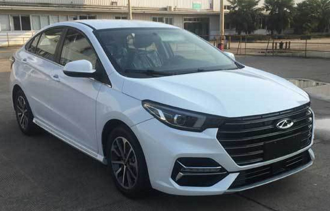 奇瑞新艾瑞泽gx实拍曝光格栅尺寸更大配贯穿尾灯