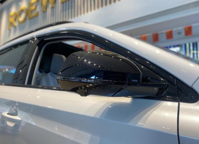 荣威RX5 ePLUS到店 纯电续航52km/15.58万元起-图4