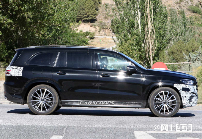 奔驰全新旗舰SUV曝光首增四缸车型/比宝马X7便宜-图2