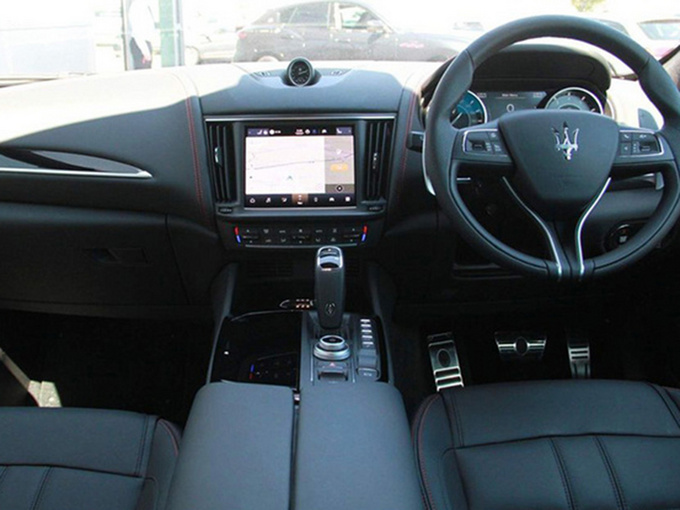 玛莎拉蒂Levante海外实拍 搭3.0T V6引擎 6秒破百-图4