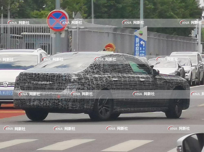 宝马i7国内实拍 续航达700km 剑锋直指奔驰EQS-图4