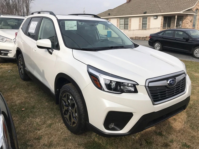 斯巴鲁新款森林人实拍 搭2.5L引擎/配悬浮中控屏!-图1