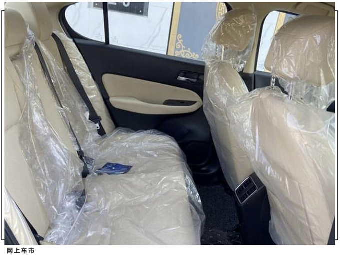 本田“小号雅阁”实车街拍 搭1.0T引擎/内饰简洁！-图5