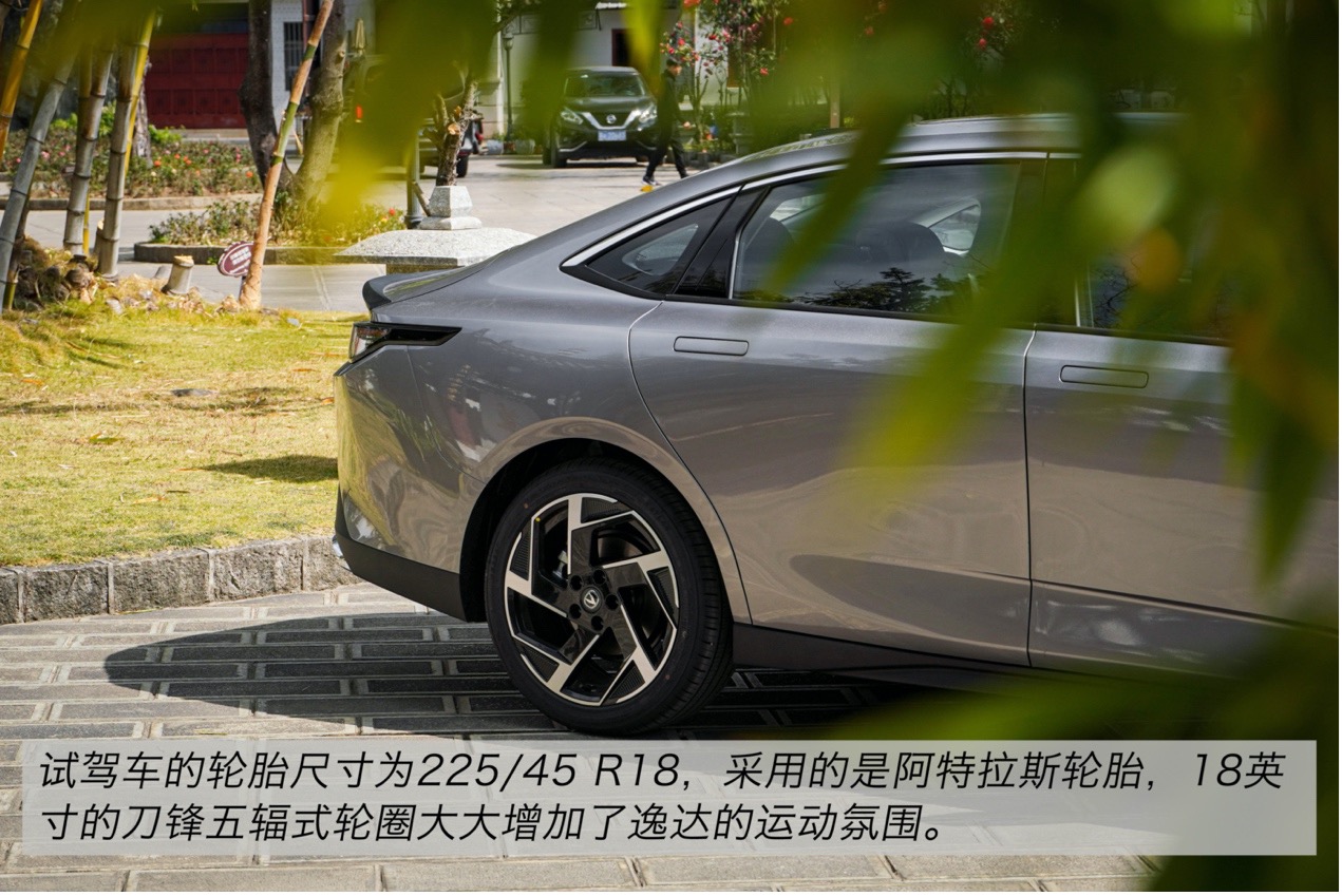 颜值在线家用一流10万级轿车的搅局者——试驾长安逸达-图7