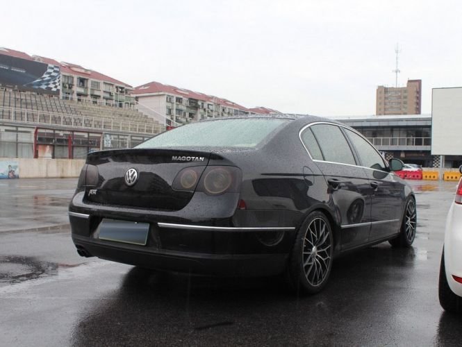 低调沉稳. 改装简介: 迈腾改manaray轮毂;绞牙避震.