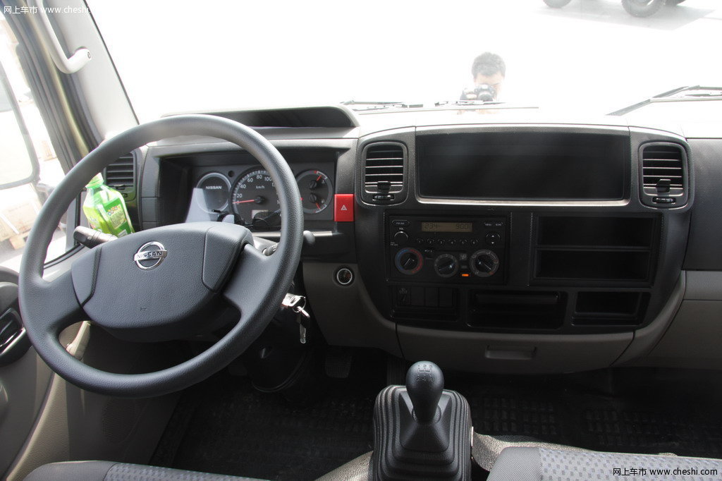 凯普斯达 2010款 凯普斯达 zn1040a1z短轴单排平板车3座内饰中控图片