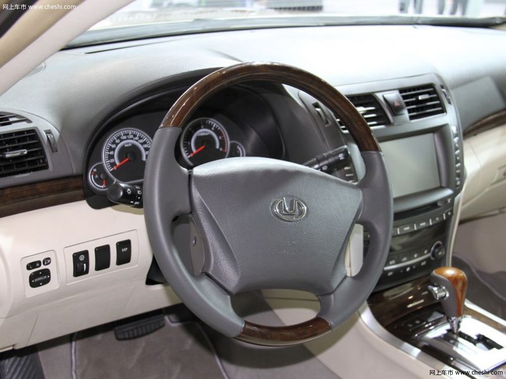 汽车图片 华泰 华泰b11 中控方向盘 (34/37)  速度颜色: 智尊黑(116张