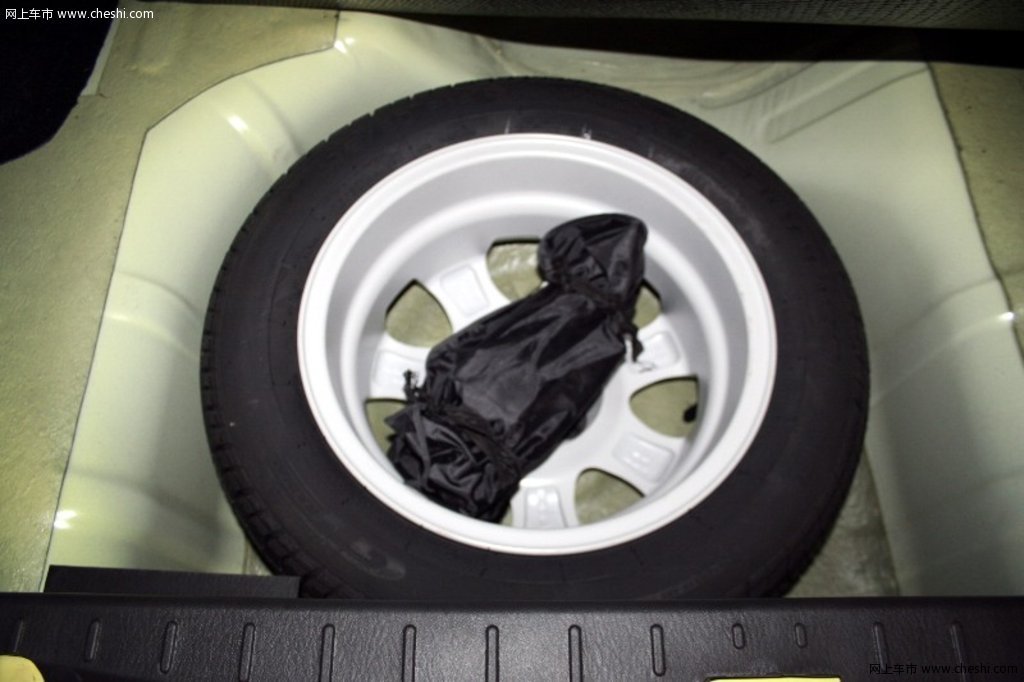 奇瑞qq6 奇瑞 qq6 备胎及工具 图片