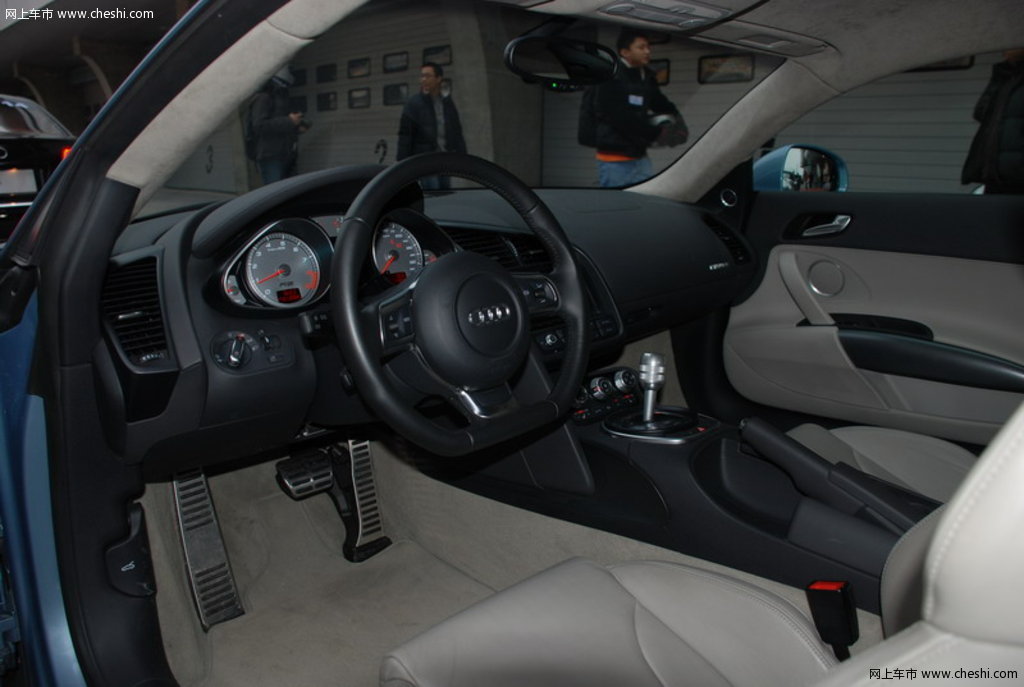 奥迪r8 2010款 4.2 fsi quattro内饰中控图片(77/82)_网上车市