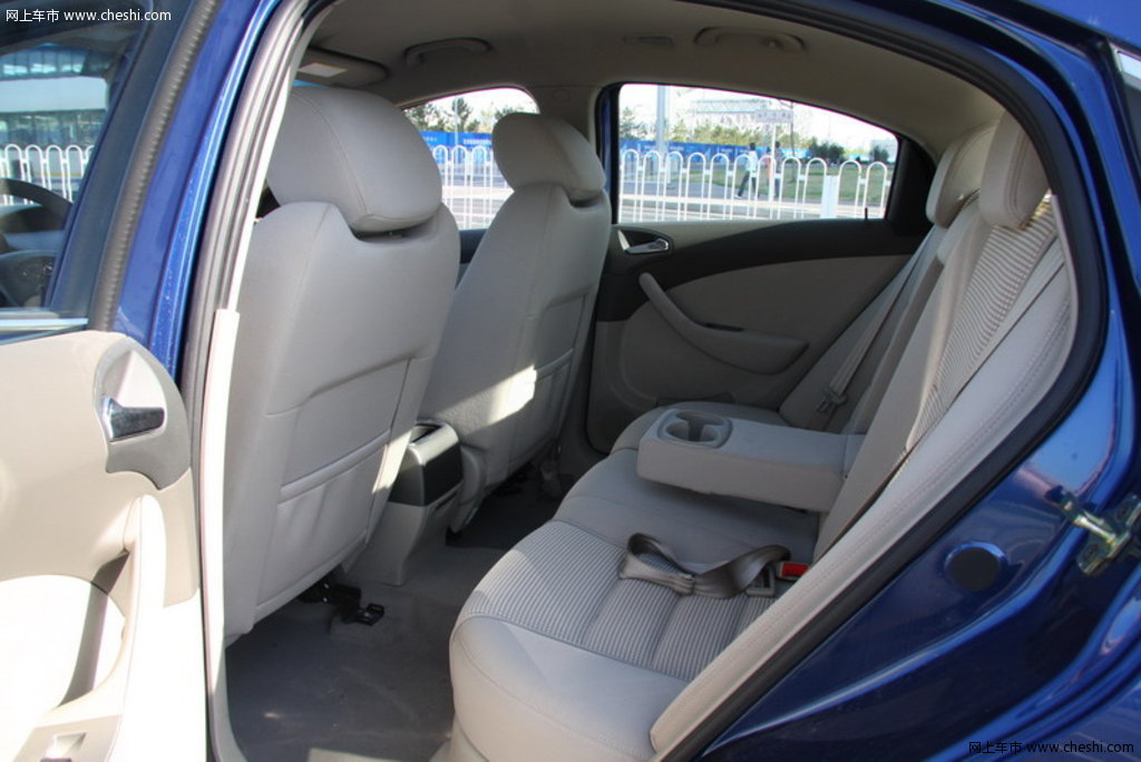 奇瑞a3 2009款 2.0l 自动标准型座椅空间图片(11/85)_网上车市
