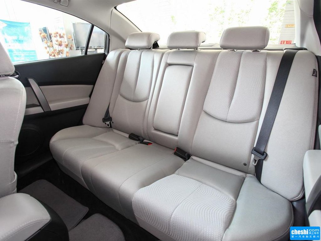 珠光白马自达睿翼座椅空间图片(92/156)_网上车市