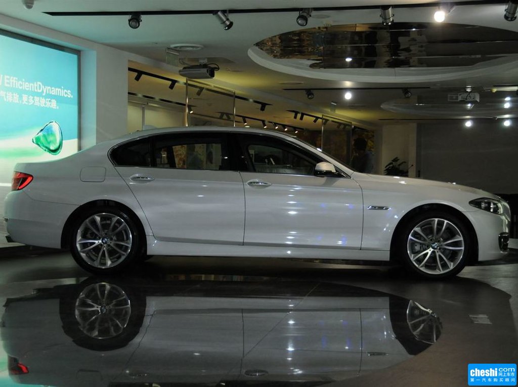 矿石白宝马5系 2014款 535li行政型 豪华设计套装外观整体图片(2/2)