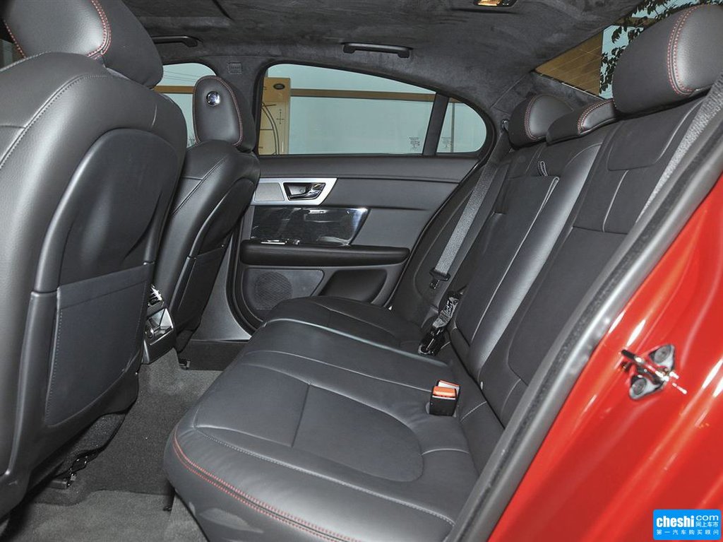 捷豹xf 2015款 3.0 scr-sport 豪华版座椅空间图片(72/94)_网上车市