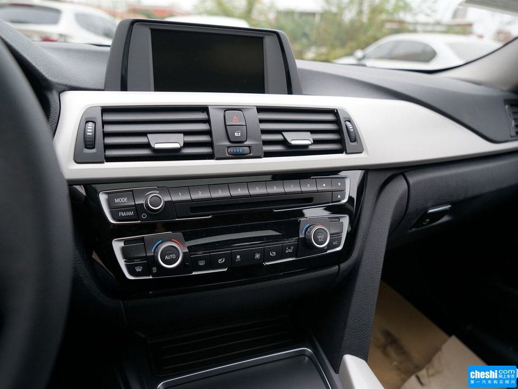 雪山白宝马3系 2016款 320li进取型内饰中控图片(4/14)_网上车市