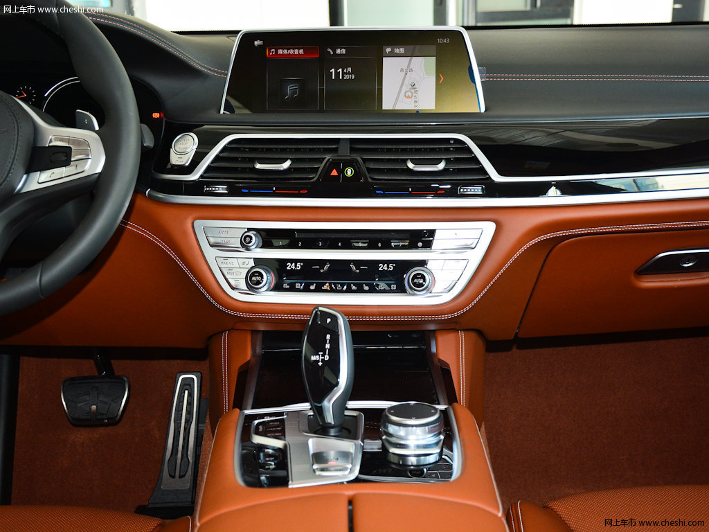 月光石白宝马7系 2018款 740li xdrive 尊享型m运动套装内饰中控图片