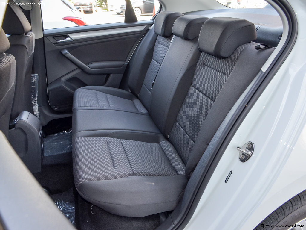 糖果白宝来 2018款 1.5l手动时尚型座椅空间图片(2/16)_网上车市