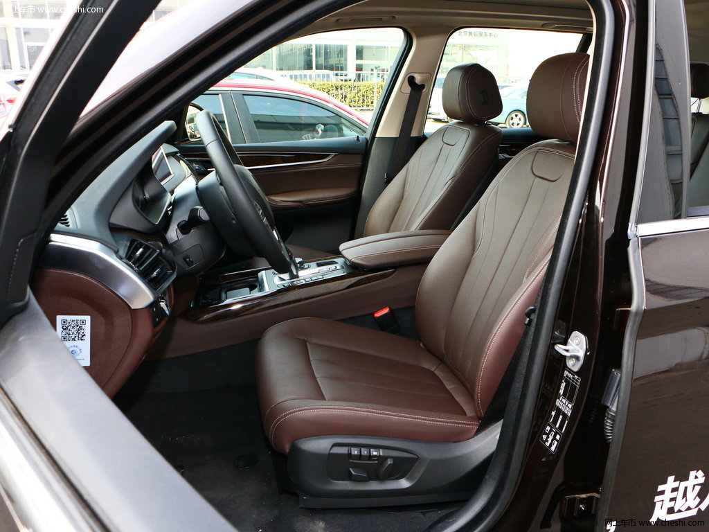 闪晶棕宝马x5 2018款 xdrive28i座椅空间图片(1/25)_网上车市
