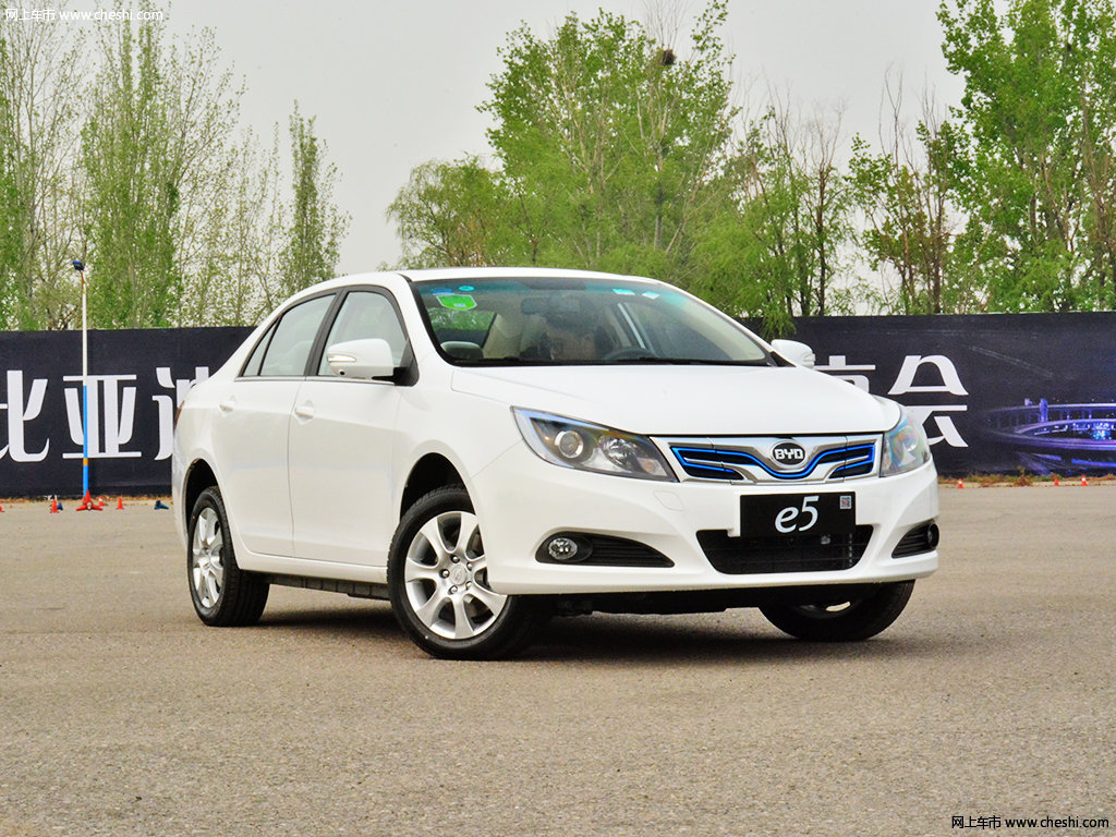 提示:支持键盘翻页 ←左 右→             比亚迪e52018款 450 智联