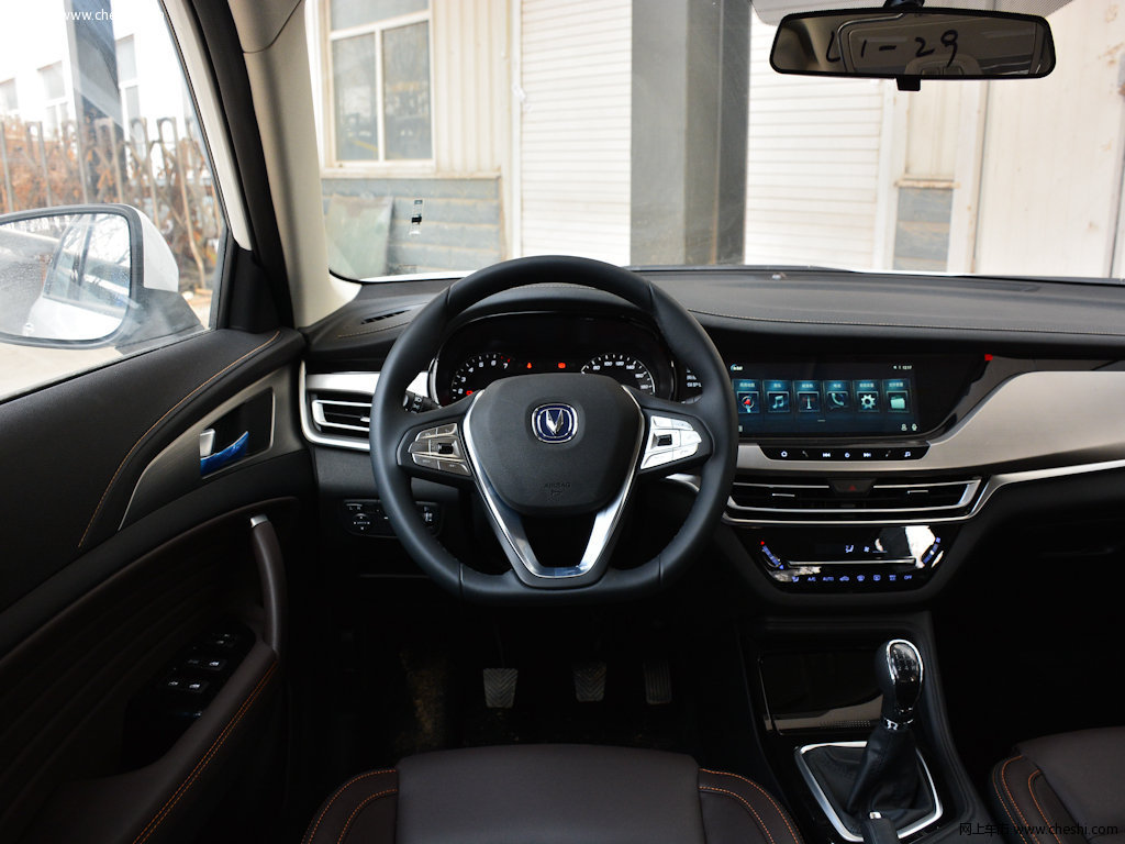 长安cs35 plus 图片