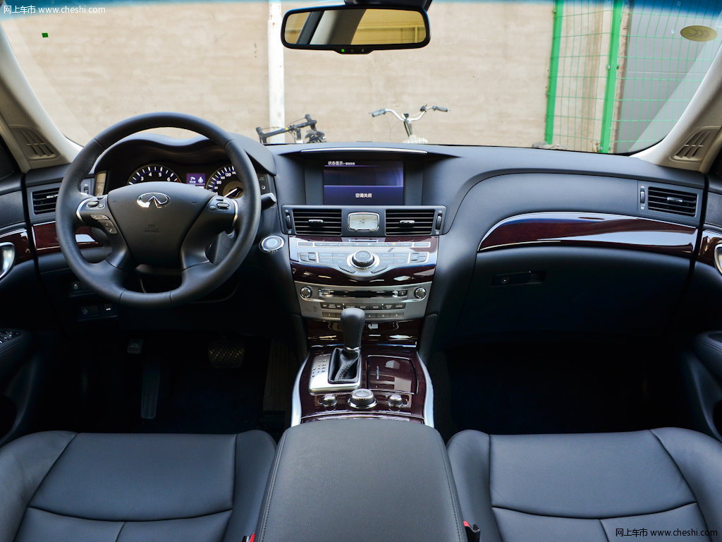 英菲尼迪q70 图片