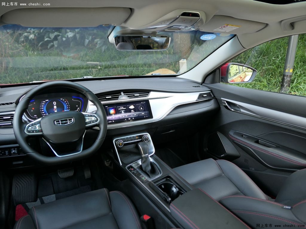 汽车图片 吉利 缤瑞 2019款 200t dct缤耀版  黑色 内饰中控 (22/55)