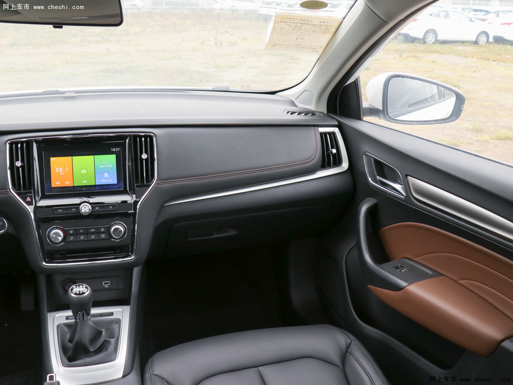 黑色荣威i6 2020款 plus 1.