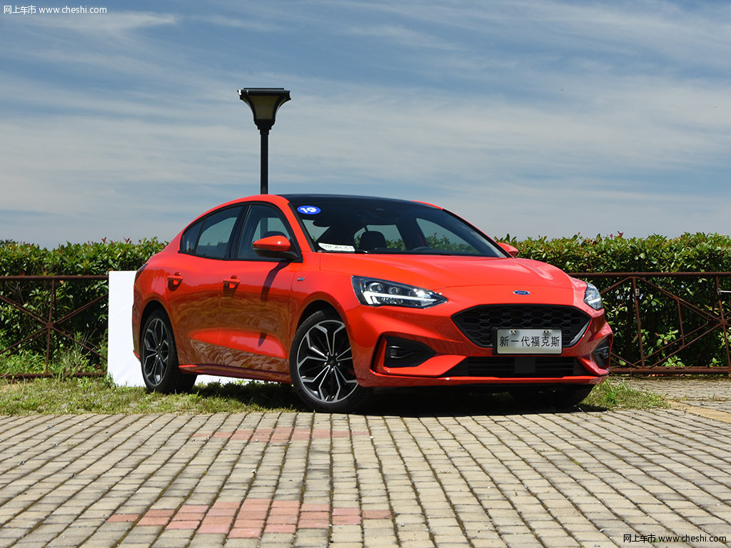 左 右→             福克斯2020款 三厢 ecoboost 180 自动st line