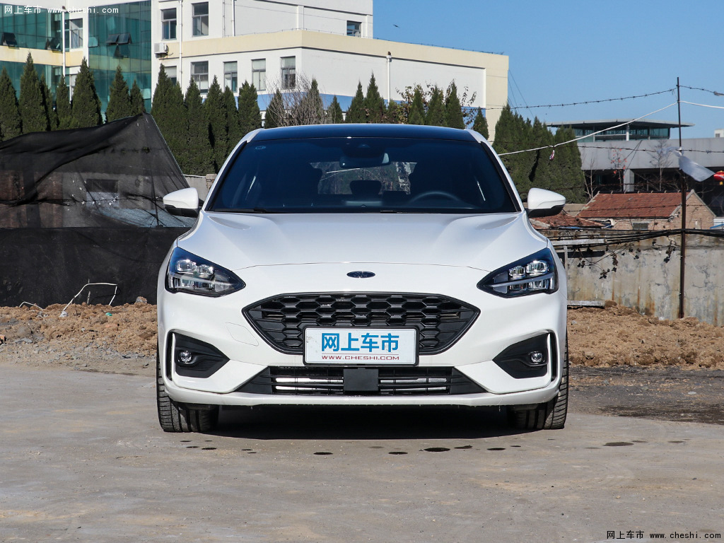 珍珠白福克斯 2020款 两厢 ecoboost 180 自动stline外观整体高清图片