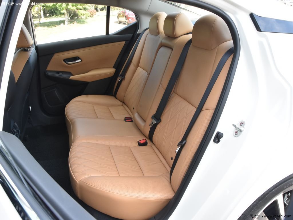 棕色轩逸 2020款 1.6l topcvt奢享版座椅空间图片(28/48)_网上车市