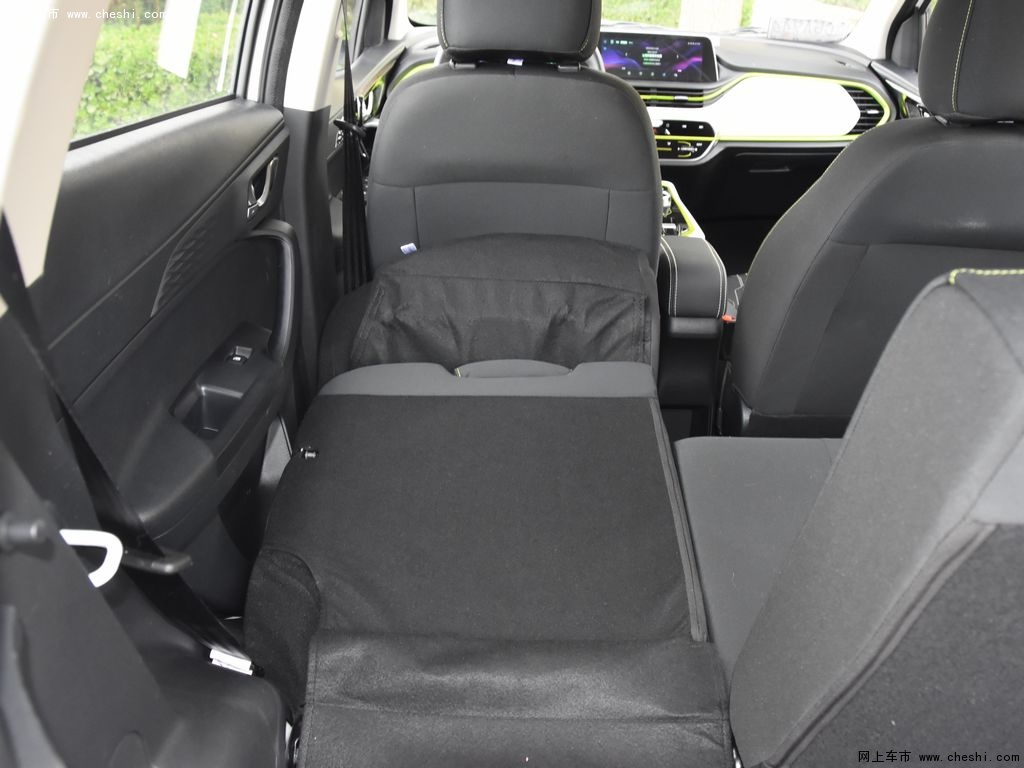 汽车图片 长安 奔奔e-star 2020款 心悦版(三元锂)  黑色 座椅空间