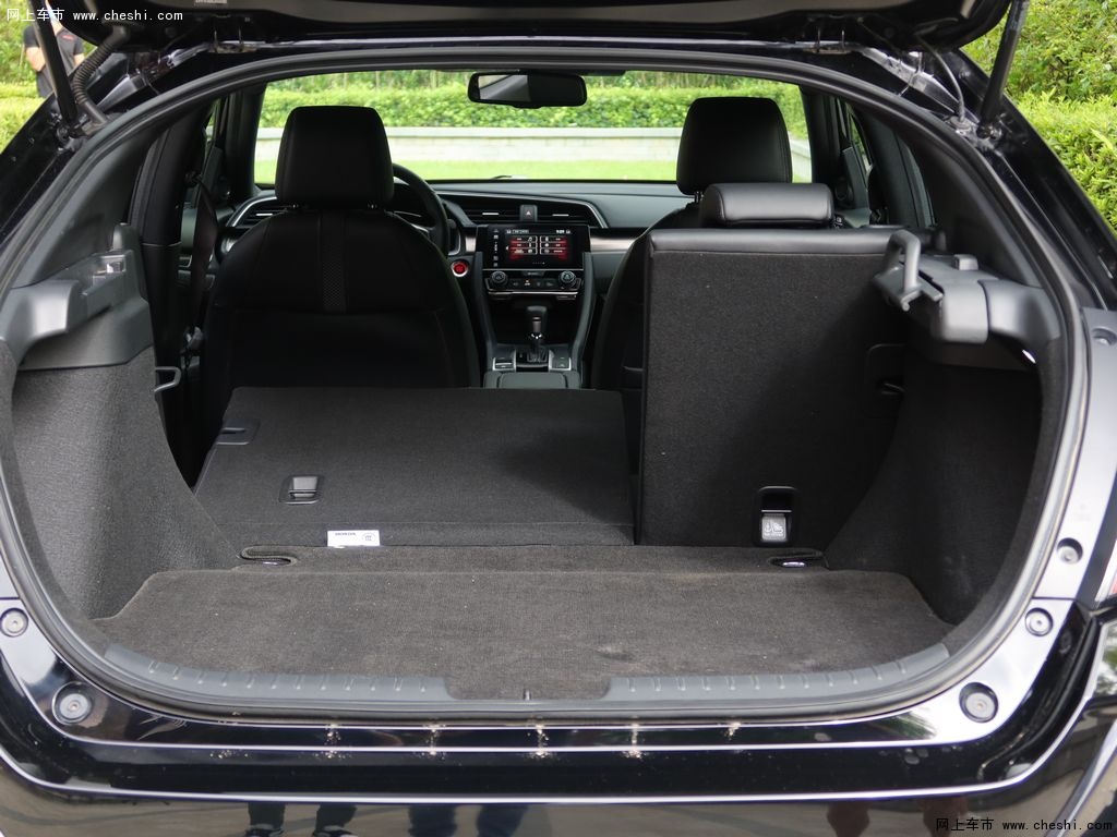 黑色思域 2021款 hatchback 220turbocvt新锐控座椅空间图片(17/21)